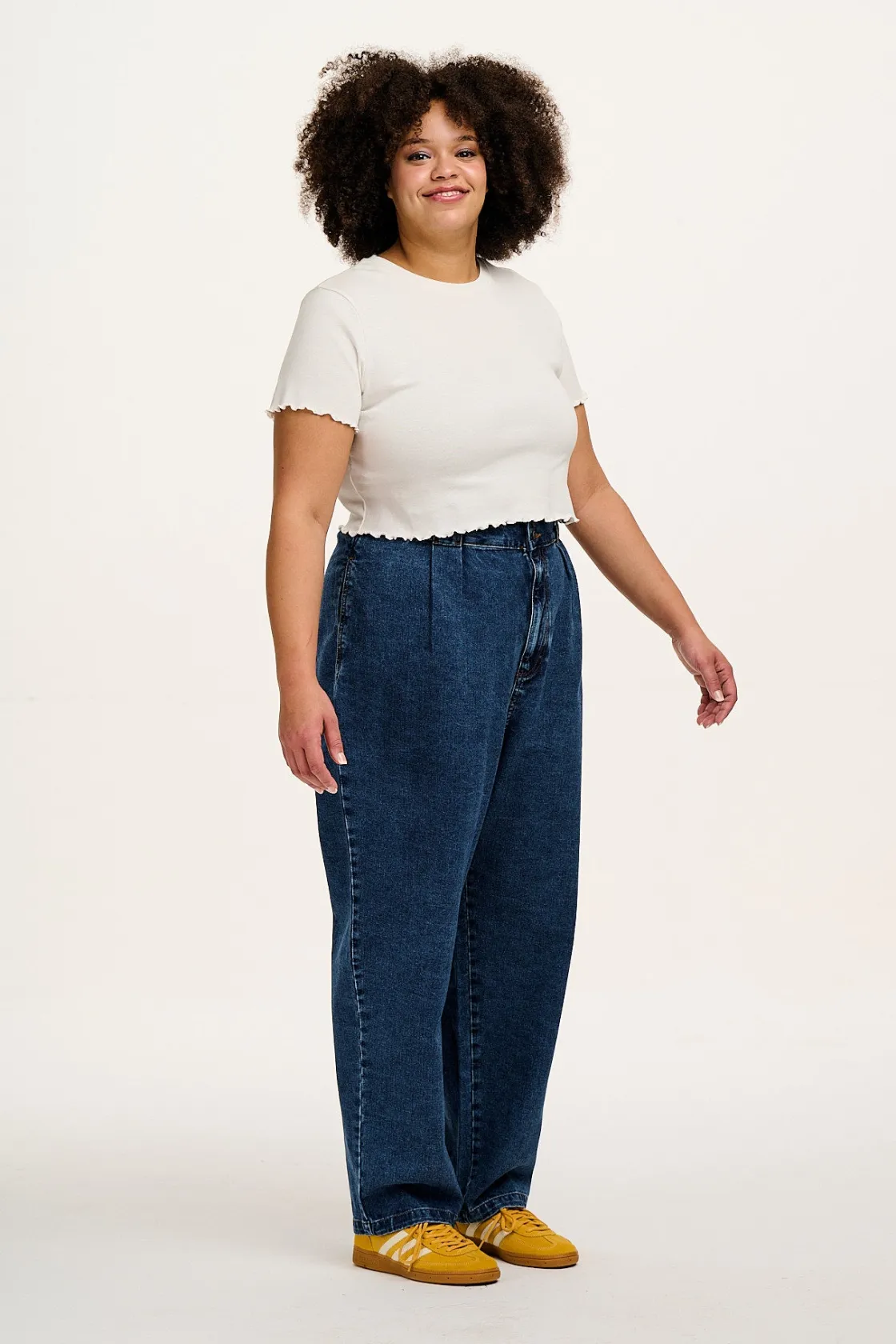 Lucy & Yak Addison - Tapered Denim Jeans in Mid Wash Blue Outlet