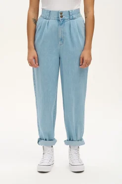 Lucy & Yak Addison - Tapered Denim Jeans in Light Wash Blue Outlet