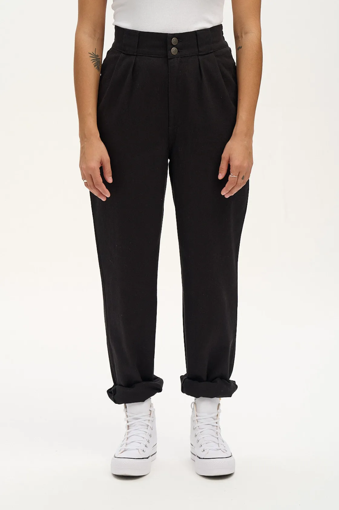 Lucy & Yak Addison - Tapered Twill Trousers in Black Hot