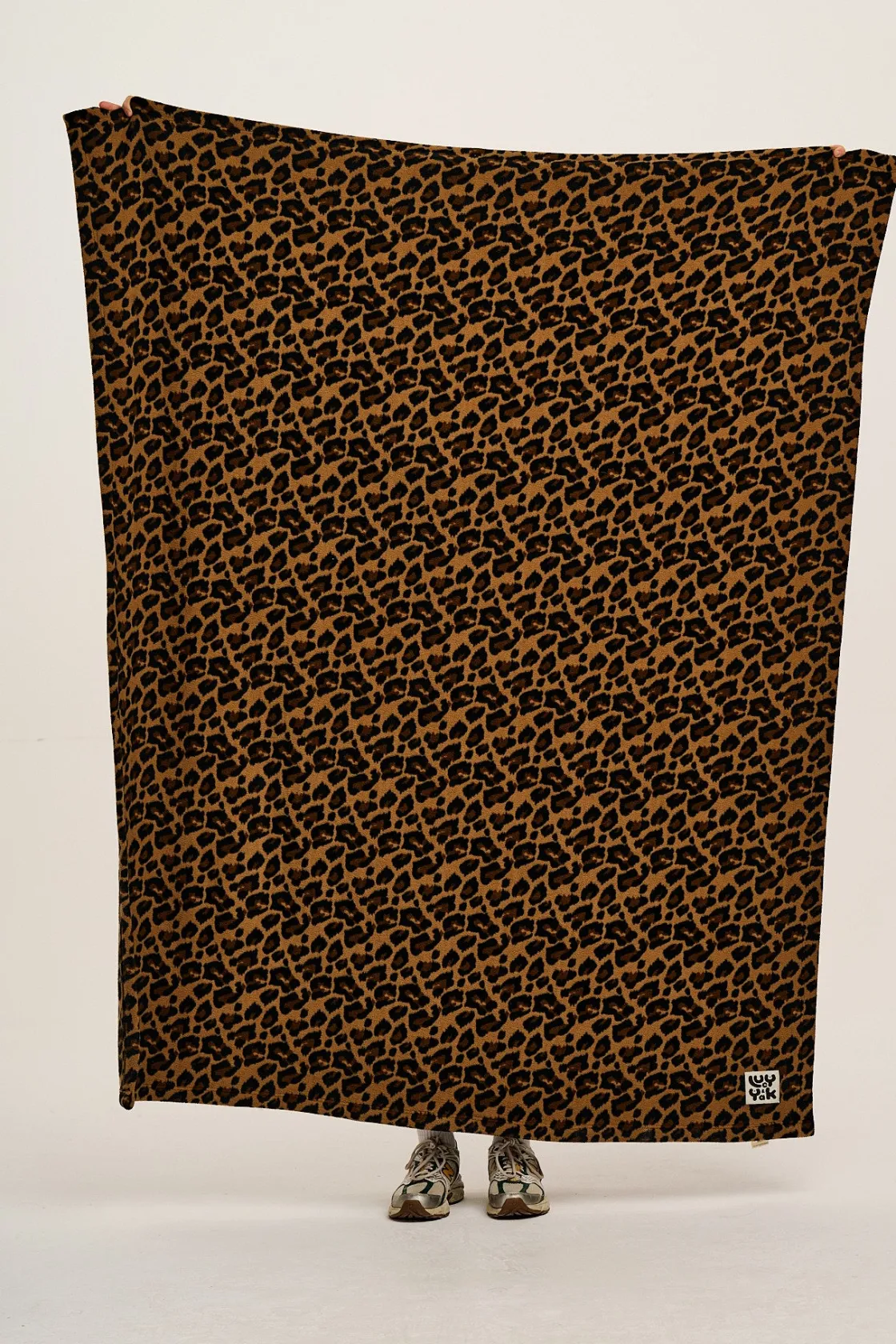Lucy & Yak Braor - Polar Fleece Blanket in Leopard Print Best