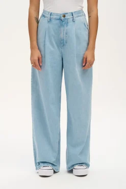 Lucy & Yak Cole - Baggy Wide Leg Denim Jeans in Light Wash Blue Fashion