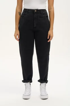 Lucy & Yak Dana - Mom Denim Jeans in Washed Black Online