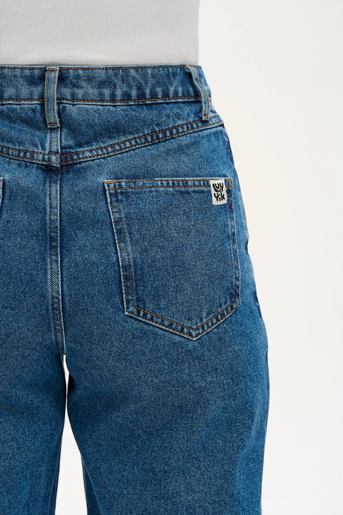 Lucy & Yak Drew - Straight Leg Denim Jeans in Mid Wash Blue Fashion
