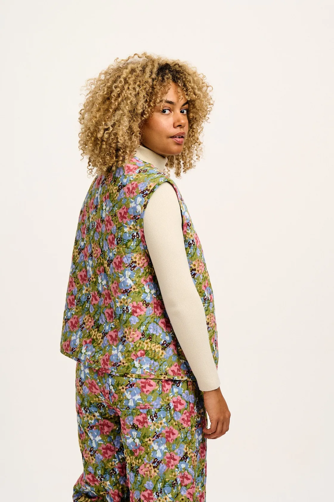 Lucy & Yak Emery - Reversible Quilted Gilet in Elsinore Floral Print Clearance