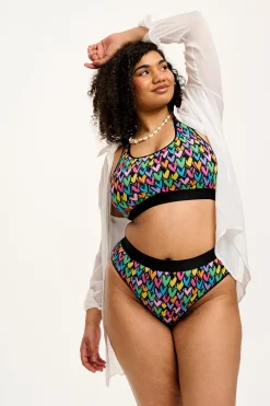 Lucy & Yak Iona - Racer Back Cotton & Bamboo Crop Top in Summer Lovin' Print Outlet