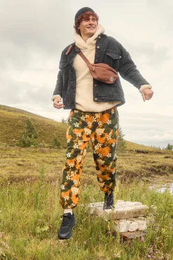 Lucy & Yak Jamie - Polar Fleece Joggers in Green Daisy Lu Print Fashion