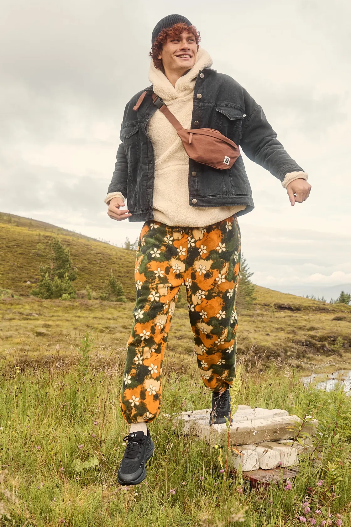 Lucy & Yak Jamie - Polar Fleece Joggers in Green Daisy Lu Print Fashion